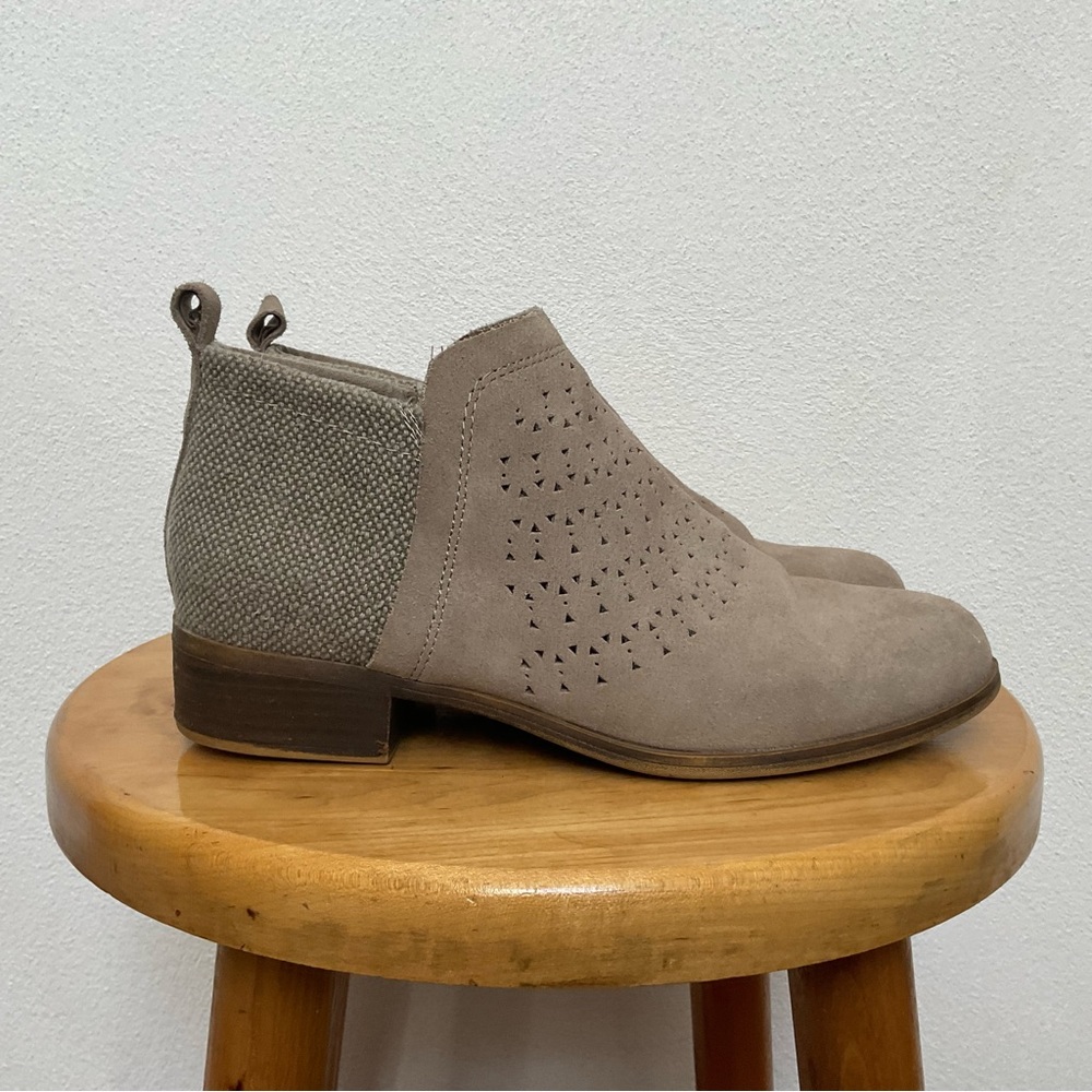 Toms Taupe Laser Cut Rustic Ankle Booties Size 6.5 Fall Western Casual Basic